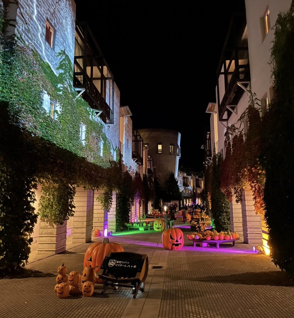 リゾナーレ八ヶ岳のハロウィン期のピーマン通り